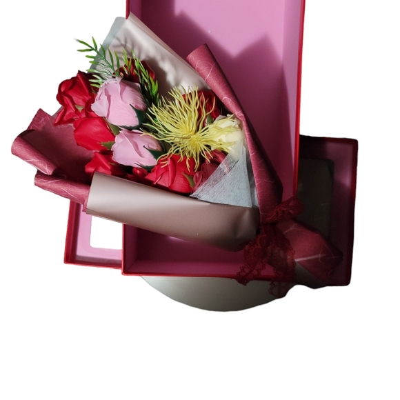 Flowers bouquet red color - Picture 3 of 5